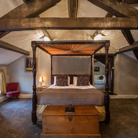 Hall Inn