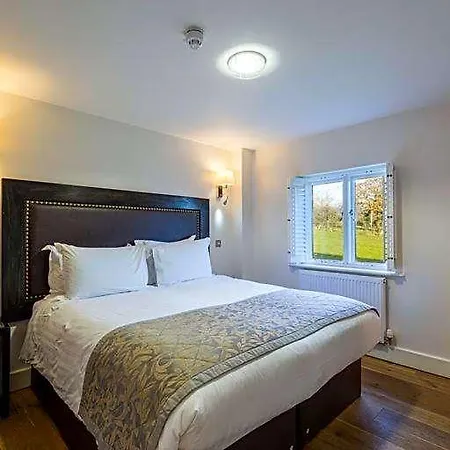 Hall Inn 4*
